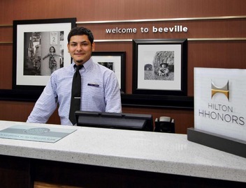 Hampton Inn Beeville 2