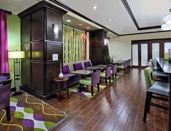 Hampton Inn Beeville 3
