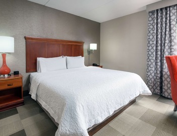 Hampton Inn Danbury 5