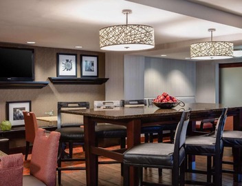 Hampton Inn Dubuque 5