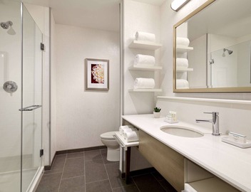 Hampton Inn Long Beach Airport 3