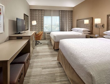 Hampton Inn Long Beach Airport 4