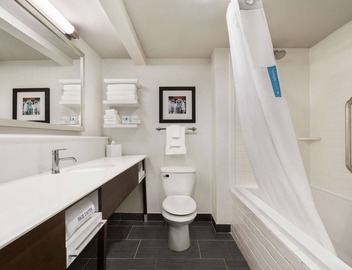 Hampton Inn New Orleans-St. Charles Ave./Garden District 3