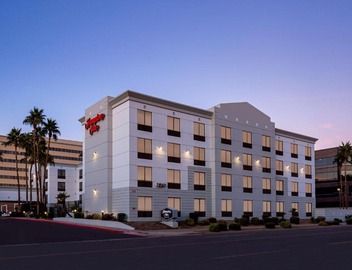 Hampton Inn Phoenix - Biltmore 2