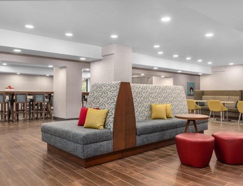 Hampton Inn & Suites by Hilton Toronto Downtown 4