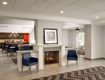 Hampton Inn & Suites - Cape Cod/West Yarmouth 2