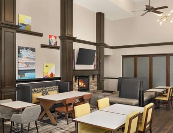 Hampton Inn & Suites Exeter 2