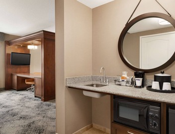 Hampton Inn & Suites Exeter 5