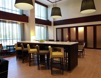 Hampton Inn & Suites Laval 5