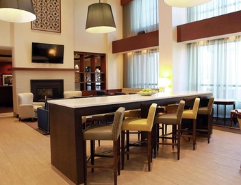Hampton Inn & Suites Laval 2