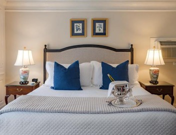 Harbor Light Inn 4