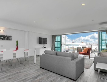 Harbour-Front 2-Bed · Iconic Shed 20 Princes Wharf 3