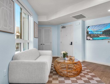 Heart of Santa Monica Promenade Studio Free Parking 2