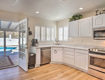 Heated Pool, Views, & Trail Access: Phoenix Escape 4