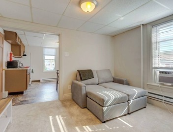 Hell's Kitchen, Apt #1 1-bedroom apartment just a short walk to Hershey Theatre 3