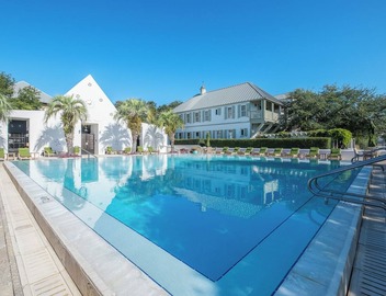 Hemingway Carriage House - SLIGHT GULF VIEWS! CLOSE TO MAIN STREET! 4