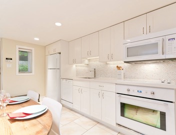 Heritage suite in central Kitsilano close to everything 3