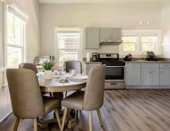 High Ceiling 1BR Craftsman – Walkable Pasadena Gem 2