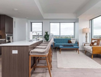 High Rise 3 BR Retreat w City Skyline Views, Shared Gym 4