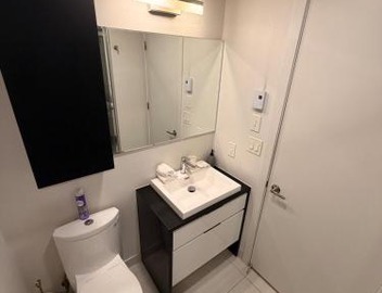High Rise Skyline DowntownCondo Pool &Free Parking 4