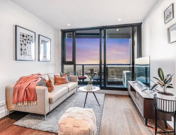 Highrise Skyline Spectacular View Luxury 2B2B1C 5