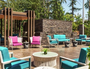 Hilton Garden Inn Seattle Airport 2
