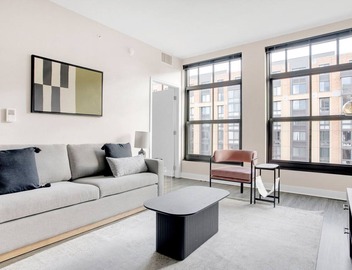 Hip Mount Vernon 1BR w/Pool & Gym, walk to Smithsonian, by Blueground 2