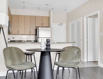 Hip Mount Vernon 1BR w/Pool & Gym, walk to Smithsonian, by Blueground 5