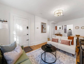 Historic Beacon Hill Charm: Modern Apt w/Patio, High-Speed WiFi, Steps to Cafes and Boston Commons! 3