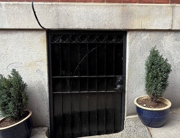 Historic Boston apartment with private garden/patio 5