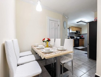 Historic Brownstone Elegance: Blue Colonial Suite 2