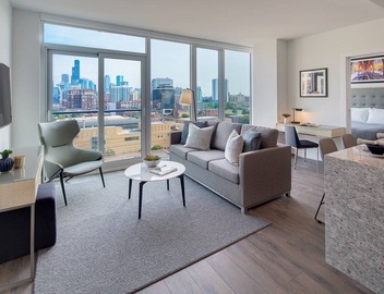 Historic Charm & Modern Luxury in Chicago’s Iconic Old Town - Stay Level! 5
