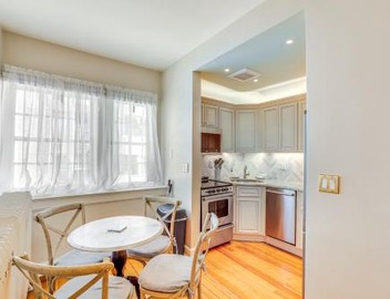 Historic French Consulate! Cap Hill Area, Walkable 4