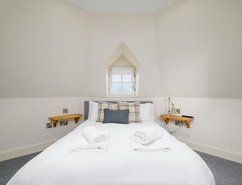 Historic Ramsay Garden Apt With Balcony Views - Pass the Keys 4