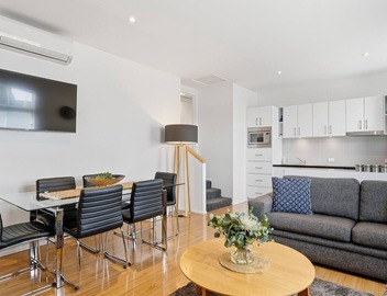 Hobart City Escape: Your perfect CBD base to unwind and explore Hobart! 4