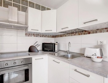 Holiday Apartment 'Los Geranios 304' with Shared Pool, Private Terrace and Wi-Fi 3