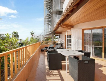 Holiday Apartment 'Los Geranios 304' with Shared Pool, Private Terrace and Wi-Fi 5