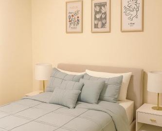 Holiday in LA- Koreatown Retreat with Free Parking, Pool and Sauna 4