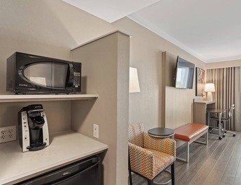 Holiday Inn Baton Rouge College Drive I-10 by IHG 2