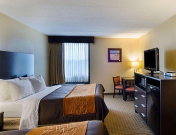 Holiday Inn Express - Fall River North 2