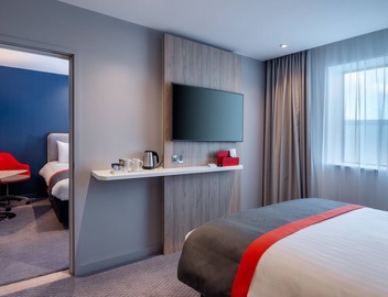 Holiday Inn Express London Heathrow T4 by IHG 4