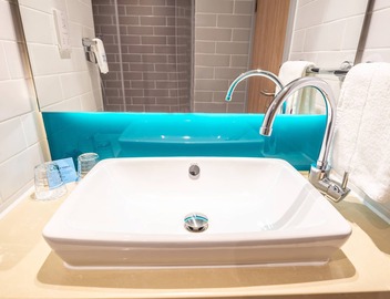 Holiday Inn Express London Heathrow T4 by IHG 5