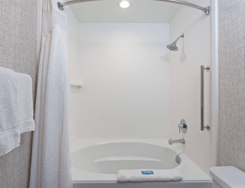 Holiday Inn Express Los Angeles Airport by IHG 3