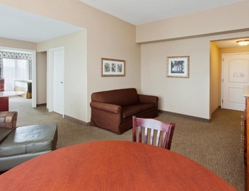 Holiday Inn Express & Suites Baton Rouge East by IHG 3