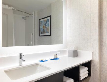 Holiday Inn Express & Suites Boston - Cambridge by IHG 2
