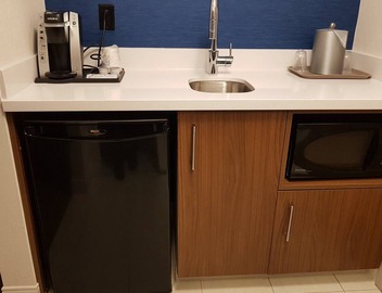 Holiday Inn Express & Suites Surrey by IHG 3