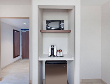 Holiday Inn Express West Los Angeles by IHG 2