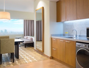 Holiday Inn & Suites Jakarta Gajah Mada by IHG 2