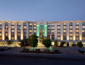 Holiday Inn & Suites Montreal Airport by IHG 5