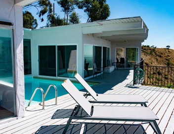 Hollywood Hills jetliner views among the stars 5